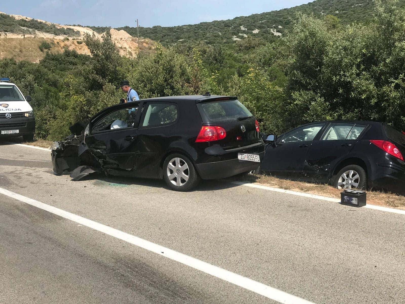 Lančani sudar u blizini Tisnog: Ljudi ostali zarobljeni u autu...