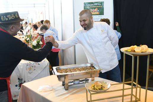 FOTO Sve miriše na pravu jesen: Grubišno Polje pretvorilo se u raj sira, meda i vrganja!