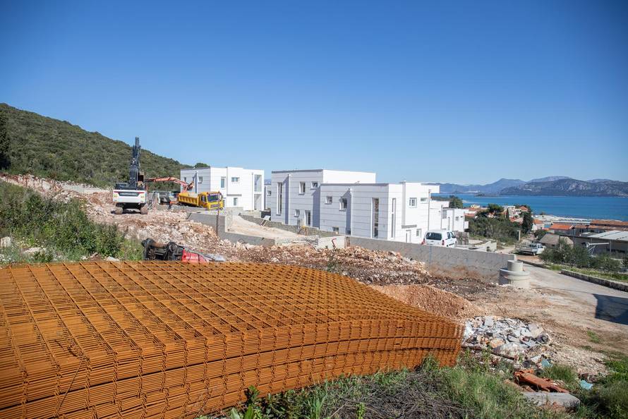 Kompleks Vila koji se gradi u Dračama, jednu od vila gradi i Halid Bešlić