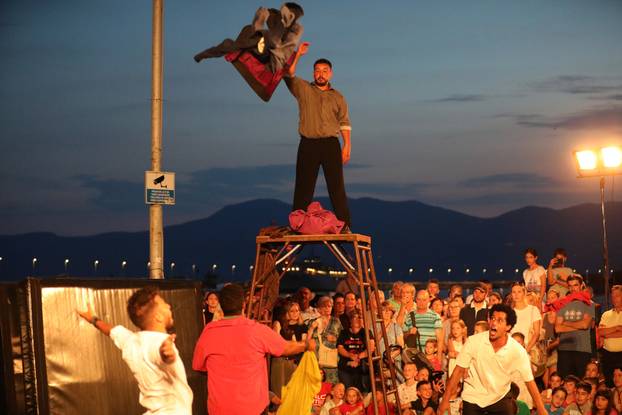 Rijeka: Nastup Urbanog cirkusa iz Maroka na Gatu Karoline Riječke