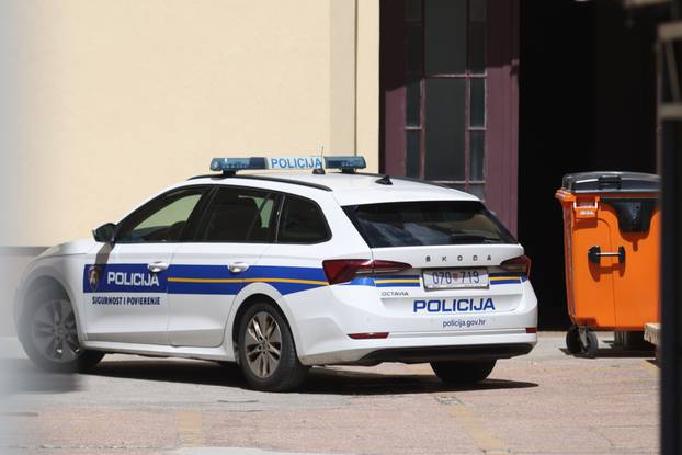 Osijek: U zgradu USKOK-a u tijeku je privođenje uhićenih osoba u Novoj Gradiški
