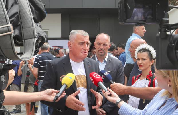 Sinj: Gradonačelnik Miro Bulj dao izjavu za medije