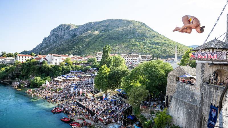 FOTO Spektakl od kojeg zastaje dah! Skokovi u Mostaru s 21 metra visine okupili su tisuće