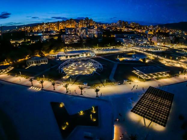 Noćne fotografije novouređenog Žnjanskog platoa