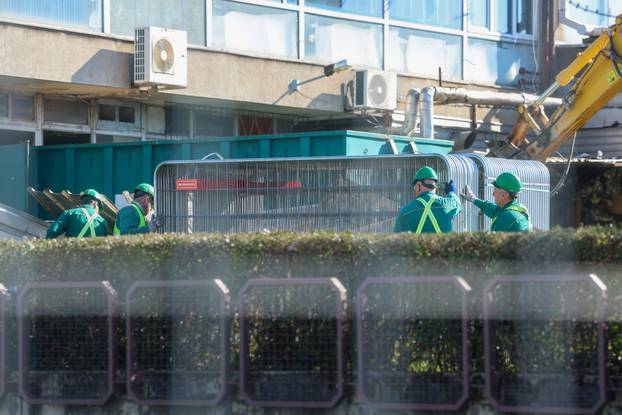 Zagreb: Bageri ruše popratni dio Vjesnikovog nebodera