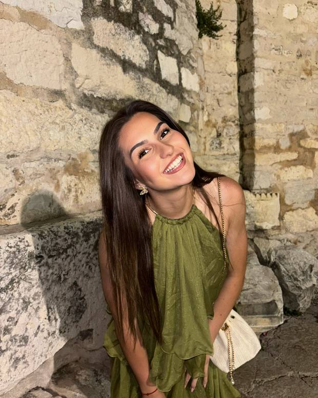 FOTO Francuska Hrvatica mami poglede svih navijača. Evo tko je mlada rukometašica Mia