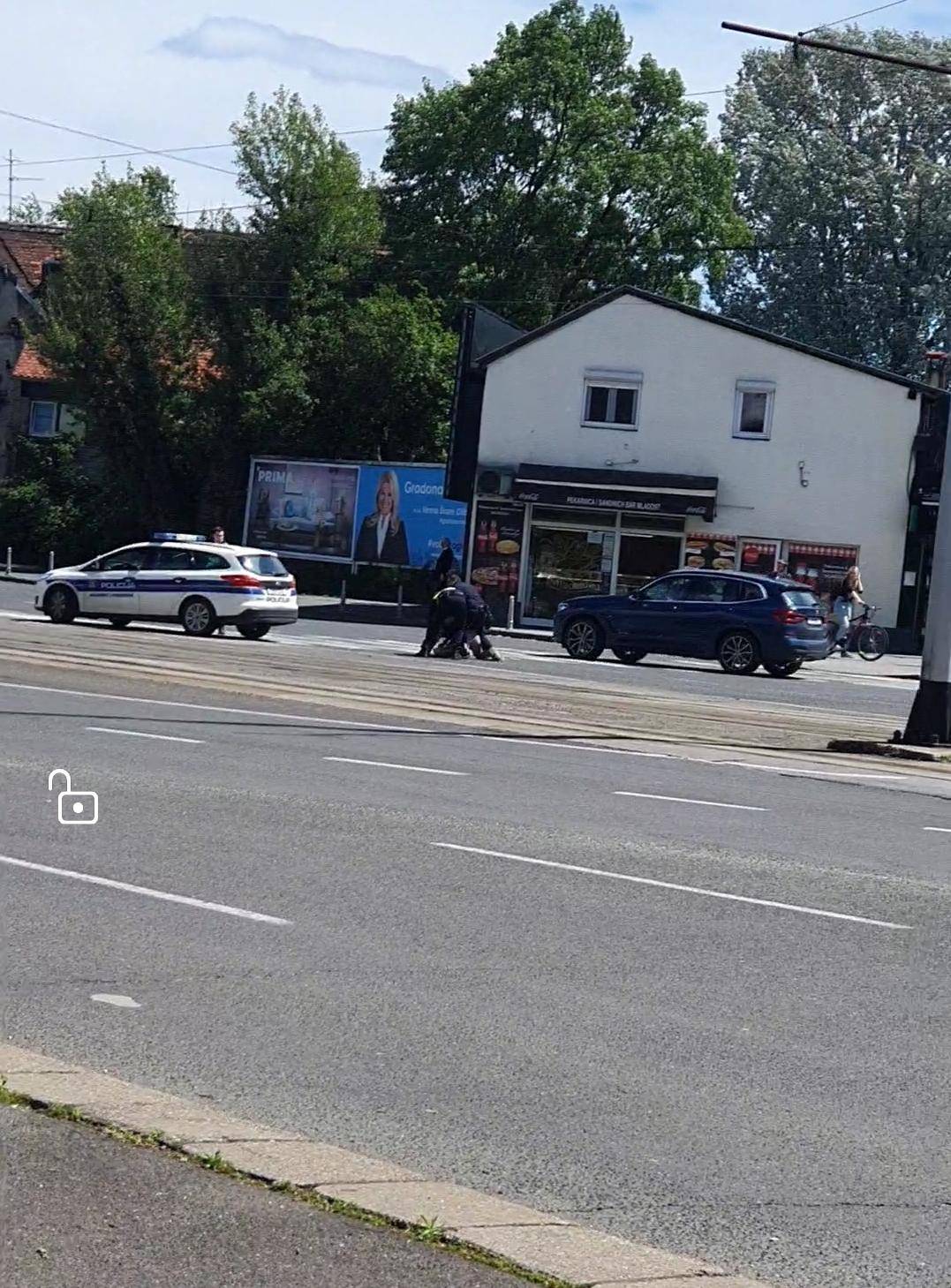 Strava u Zagrebu: Nožem napao muškarca pa pepeljarom pokušao razbiti vrata kafića