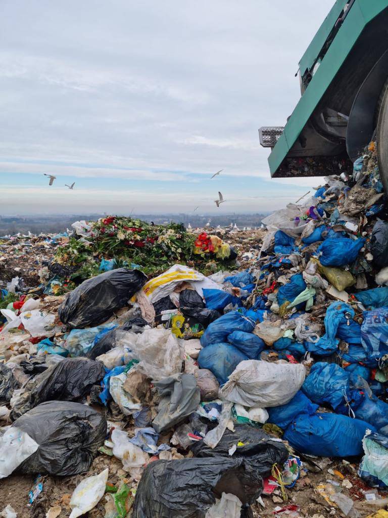 Tomašević tvrdi da se biootpad ne zakapa na Jakuševcu, ali ove fotografije pokazuju drugačije!