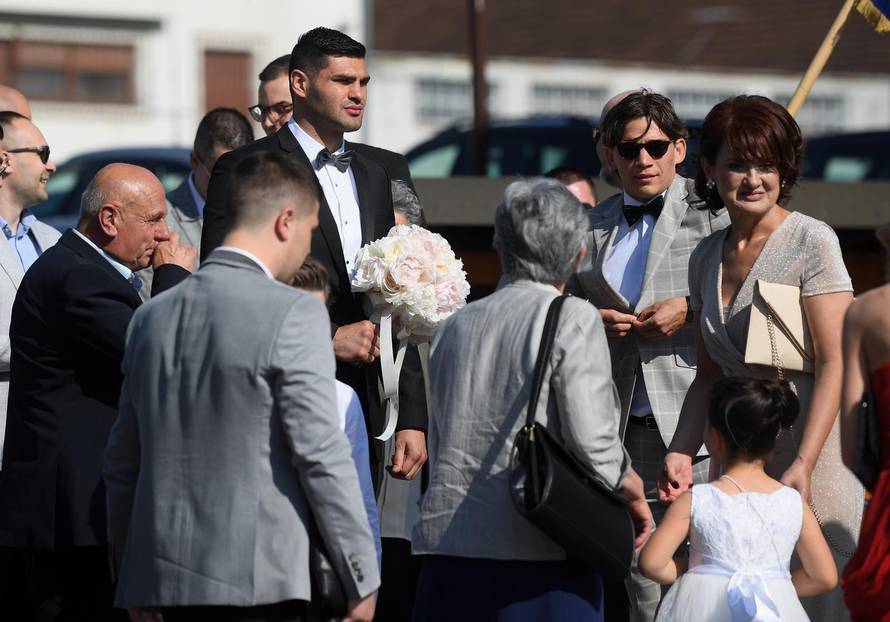 Vjenčanje boksača Filipa Hrgovića i Marinele Čaja u župi Svih svetih u Sesvetama
