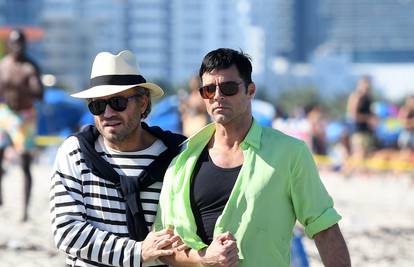 Ricky Martin na plaži se ljubio s bivšim novinarom Ramirezom