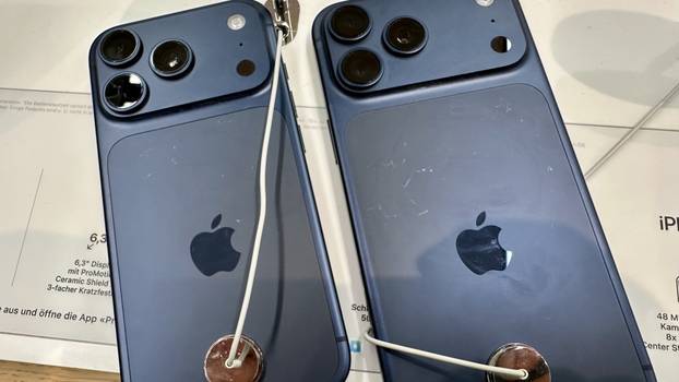 FOTO Korisnici novog iPhonea 17 bijesni: 'Ogrebe se u roku keks'