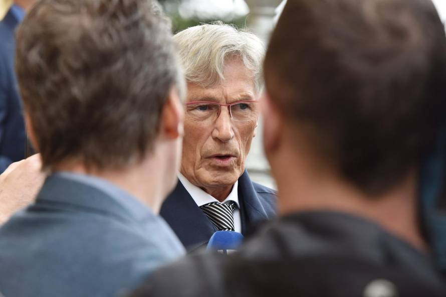 Pa ne mogu ja naručiti sinkopu kao da naručujem na džuboksu