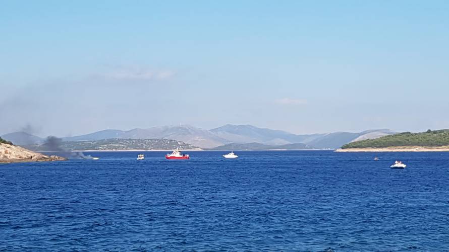 Planuo gliser blizu Šibenika, jedna osoba lakše ozlijeđena
