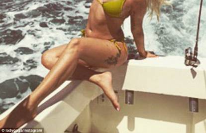 Skroz se opustila: Lady GaGa u mini bikiniju pokazuje obline
