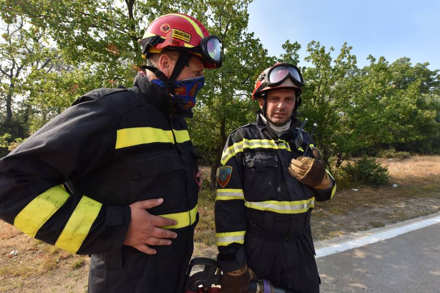 Evakuirali stanovnike sela kod Drniša: 'Ovo je velika nesreća'