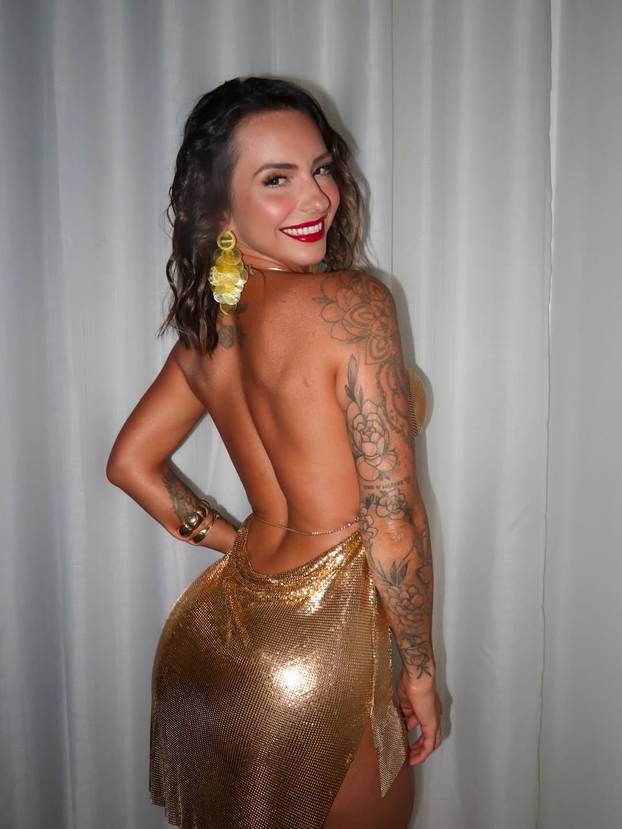 FOTO Brazilka prodaje svoj znoj. Jedna bočica je 240 eura: 'Nude mi veće svote za znoj s parade'