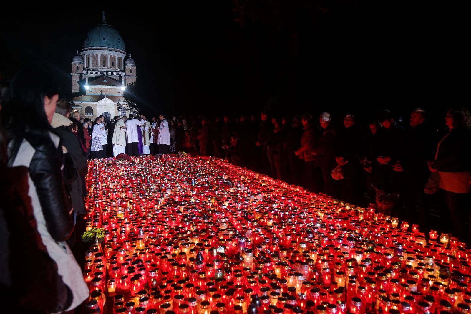 Zagreb: Proslava svetkovine Svih Svetih na Mirogoju