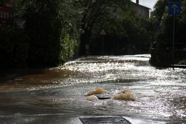 Potopljene ulice Medulina nakon jakog nevremena