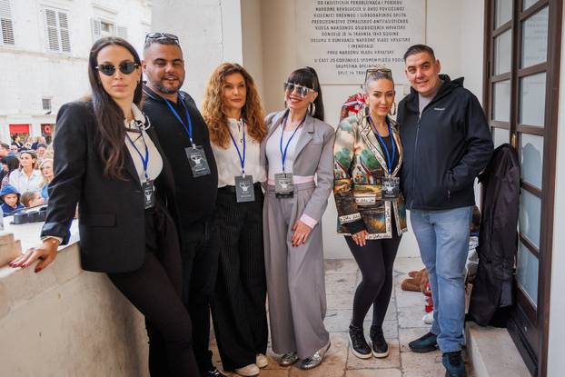 Split: Građani se okupili u spomen na Halida Bešlića na gradskoj Pjaci