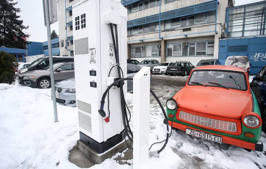 S osam kuna  prijeđe 100 km, a treba mu 5 sati da ga napuni