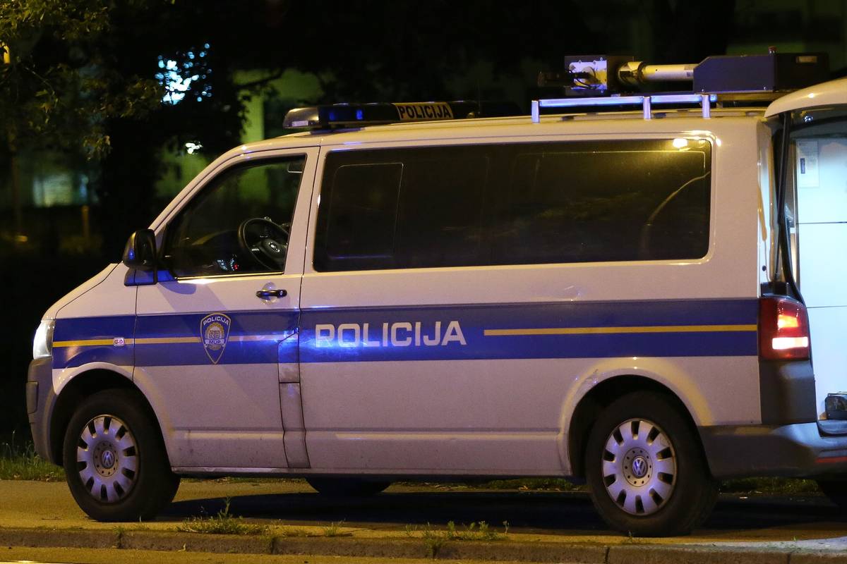 Ispred kuće mu izgorio Audi: Od jurilice ostali samo kotači