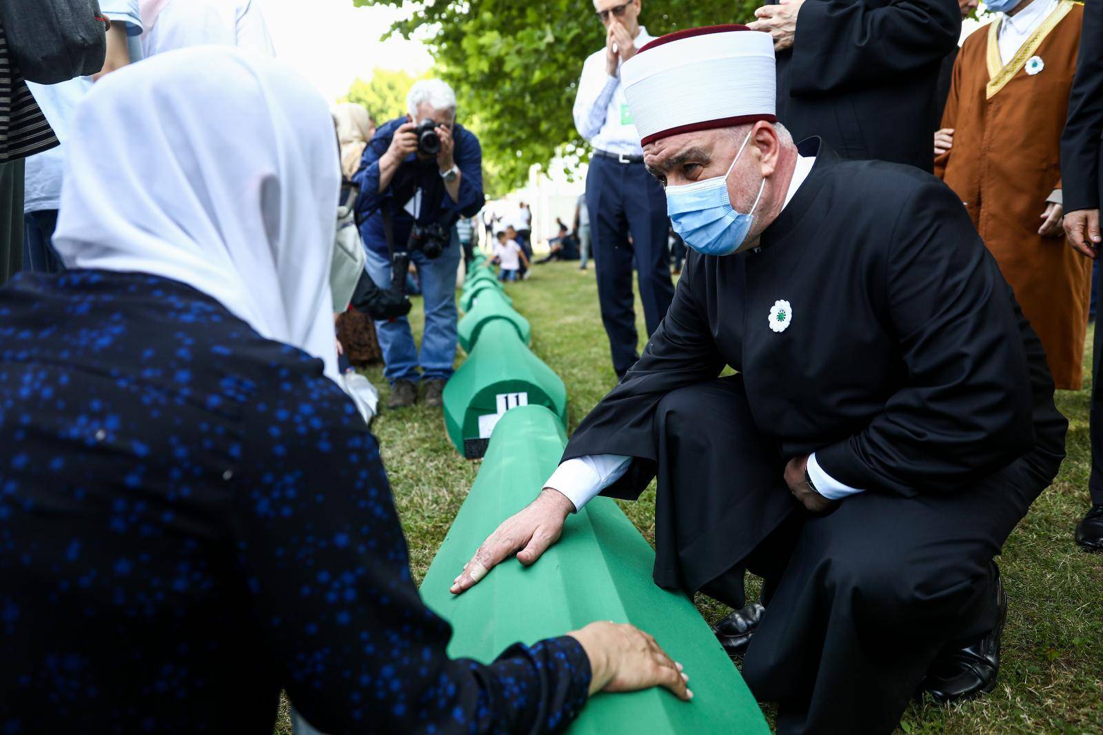 Kolektivna dženaza 19 žrtava genocida u Srebrenici