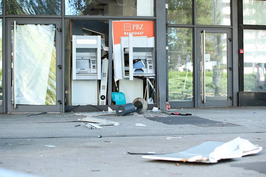 Zagreb: Nepoznati počinitelji digli u zrak bankomat na Trešnjevci