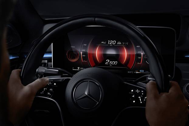 Meet the S-Class DIGITAL: „My MBUX” (Mercedes-Benz User Experience): Unterwegs daheim – luxuriös und digital

Meet the S-Class DIGITAL: "My MBUX" (Mercedes-Benz User Experience): At home on the road – luxurious and digital