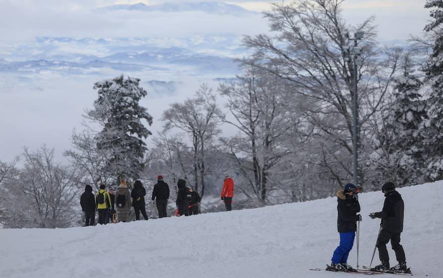 Zagreb: Započela skijaška sezona na Sljemenu 