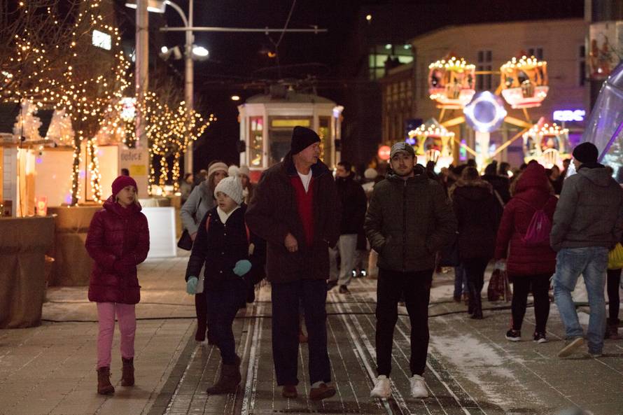Bilo kuda, Advent svuda: Evo kako izgledaju hrvatski gradovi
