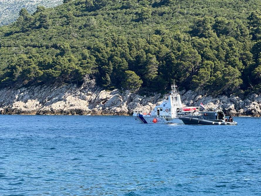 Obustavili potragu za roniocem koji je nestao kod Lokruma...
