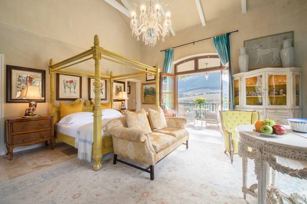 Luksuzni hotel između planina i vinograda nudi romantiku, mir i veličanstveno uređen interijer