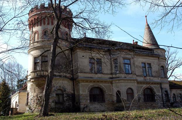 Daruvar: Dvorac Dioš pored Kon?anice, poznat i kao Marijin dvor