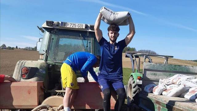 Dinamov junior ostaje u formi pomažući u sijanju kukuruza