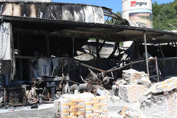 Nakon velikog požara tvornica Baumit u Siraču potpuno je uništena