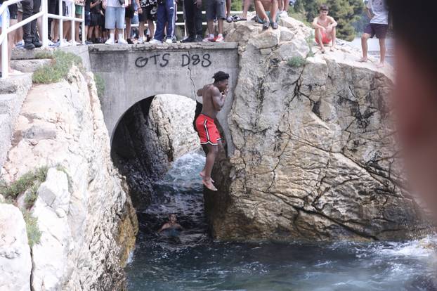 Split: Najpopularniji svjetski streamer IShowSpeed skakao je u more na splitskoj plaži Ježinac
