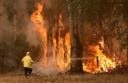 Vlasti u Australiji su naredile hitnu evakuaciju zbog požara