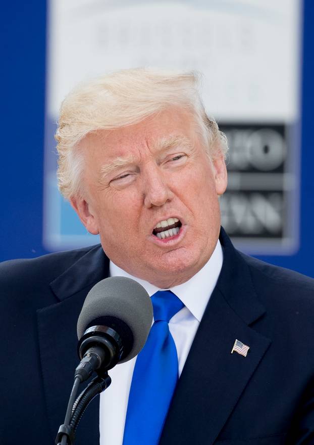 Bruxelles: Na fotografiranju ?elnika summita predsjednica stajala odmah do Trumpa