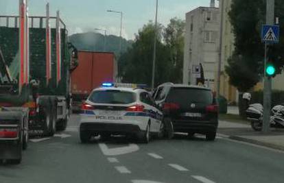 Sudar blizu Varaždina između policijskog i privatnog auta...