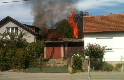 Zagreb: Planula drvena kuća, uzrok požara još se istražuje