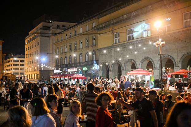 Zagreb: PLACe market na tržnici Dolac posjetili brojni Zagrepčani