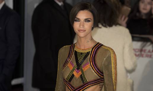 Ruby Rose: Cura Jessica  me uči svirati gitaru za novu ulogu