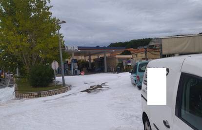 Drama na Rabu: Gorivo curilo na pumpi, vatrogasci spriječili eksploziju i ekološku katastrofu