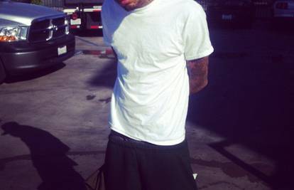Chris Brown automobilom se zabio u zid uoči  Grammyja