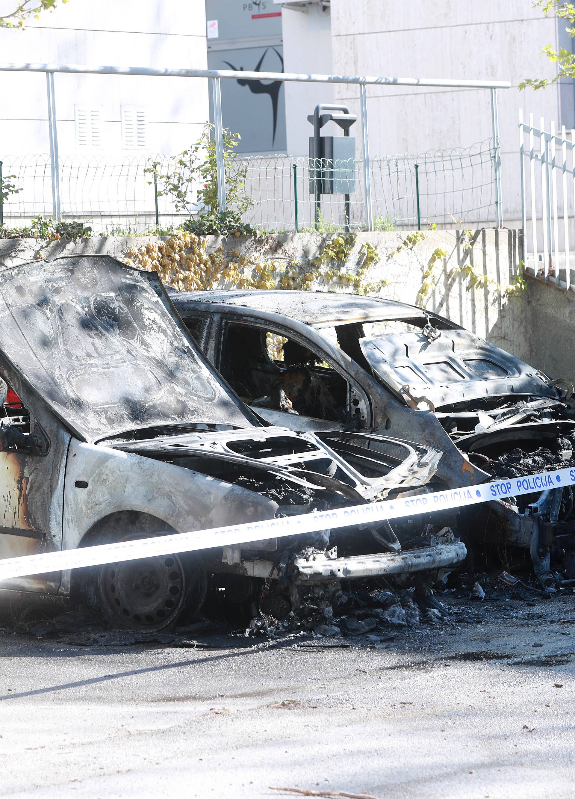 U Zagrebu planuo auto, požar se proširio i na susjedno vozilo