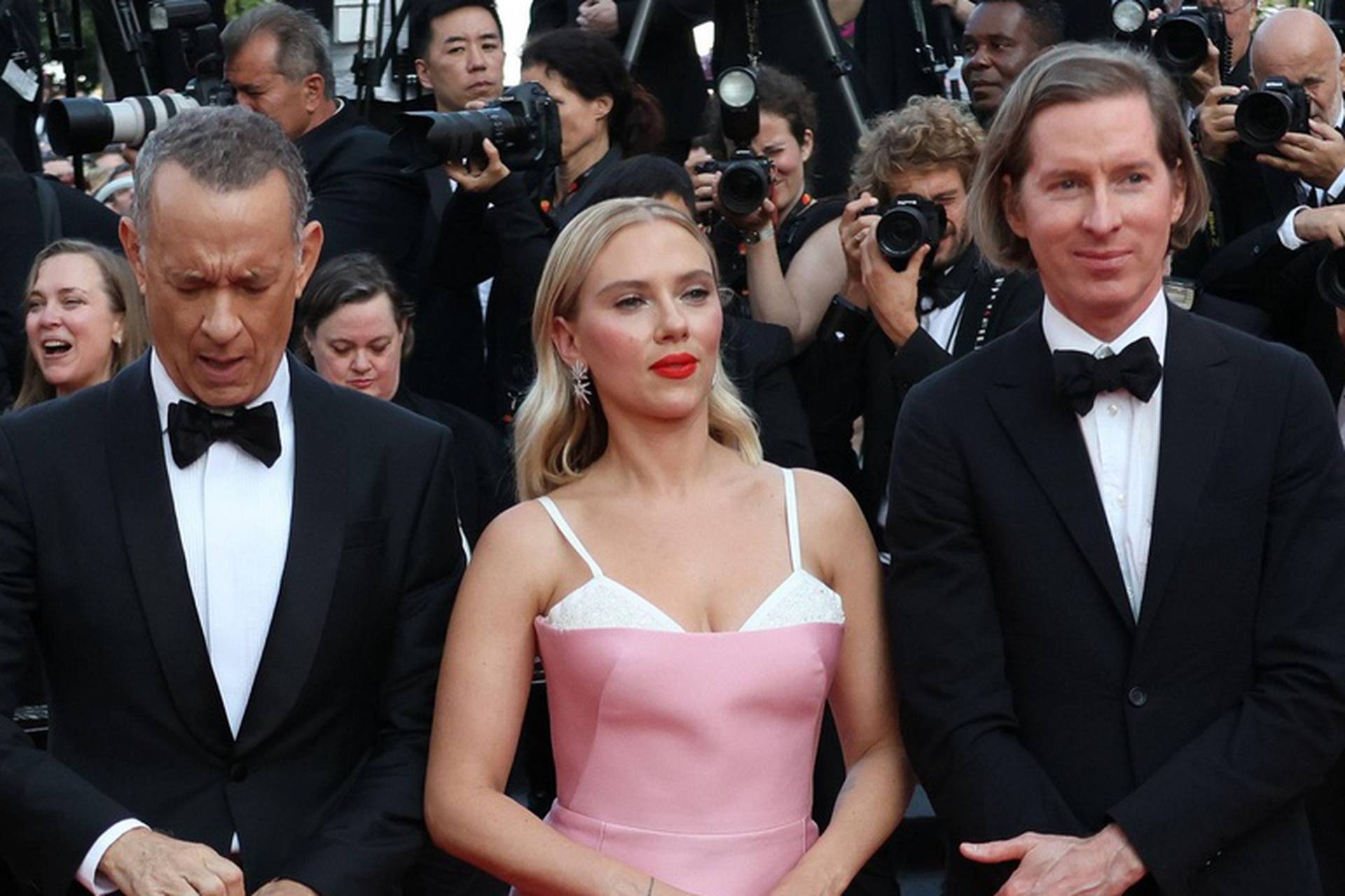 Cannes, France. 26th May, 2023. Cannes, France 23. May 2023; Jason Schwartzman, Wes Anderson, Scarlett Johansson and Tom Hanks attend the "Asteroid City" red carpet during the 76th annual Cannes film festival at Palais des Festivals on May 23, 2023 in Can