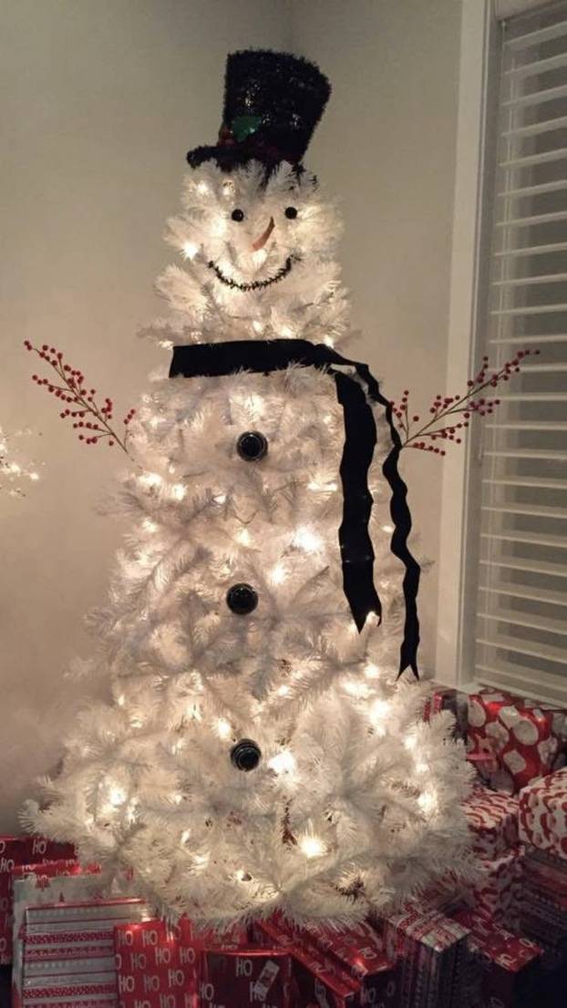 FOTO Ovakve borove još niste vidjeli! Okrenuti naopako, neki su haljine, a neki čak i mačke!