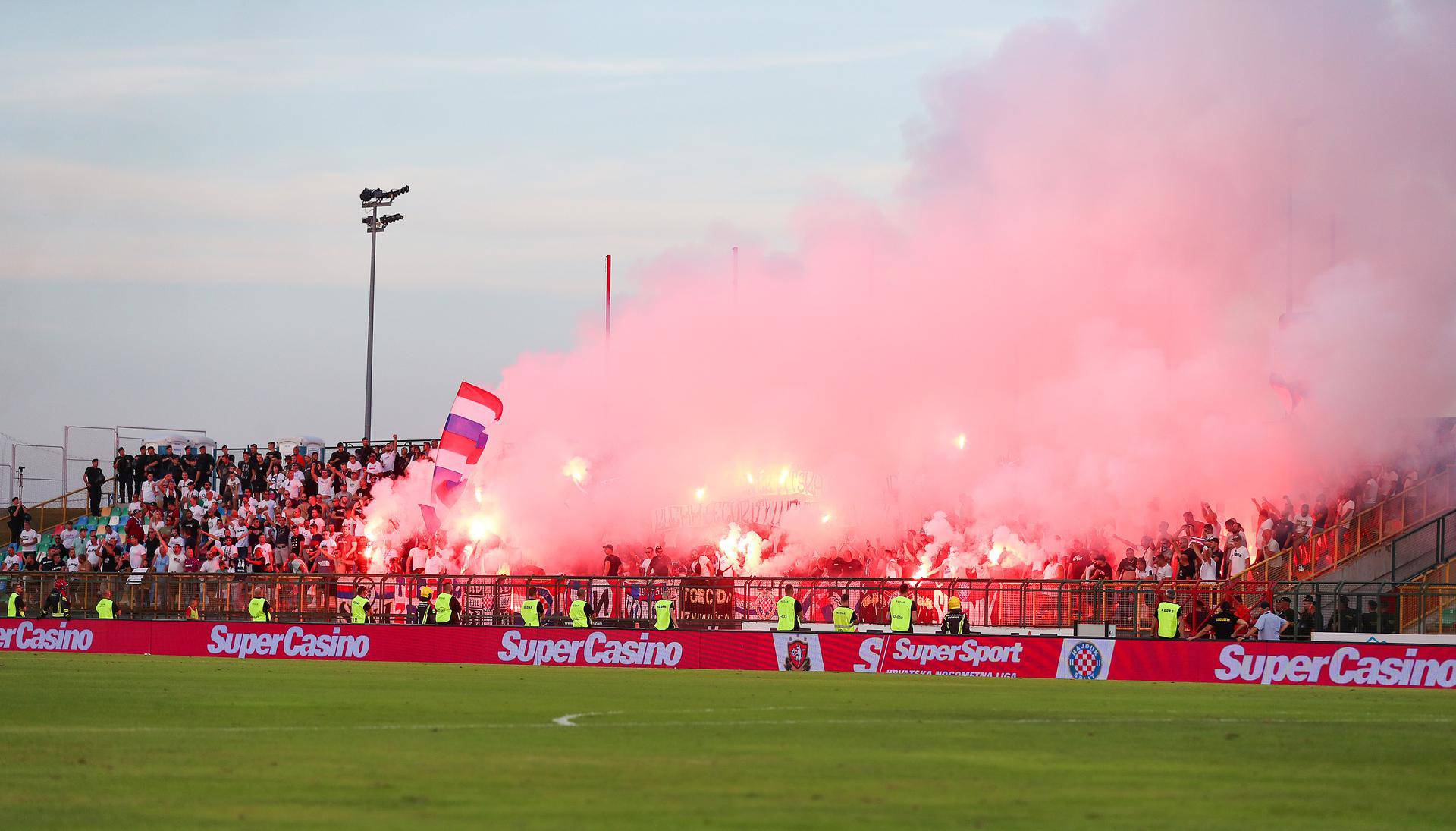 Navija?i na tribinama prate susret Gorice i Hajduka