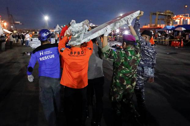 Indonesia continues search for debris of Sriwijaya Air flight SJ 182