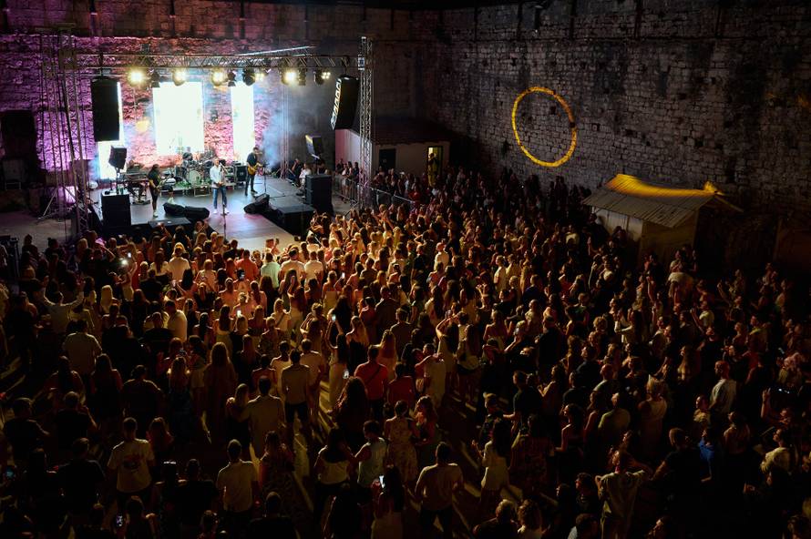 FOTO Lexington band hitovima i emocijom oduševio je publiku u punoj kuli Kamerlengo...